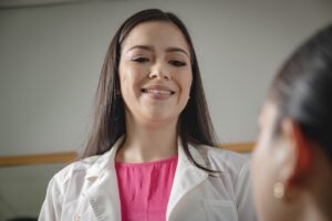 美容皮膚科で看護師が夜勤なしで働くメリットは？